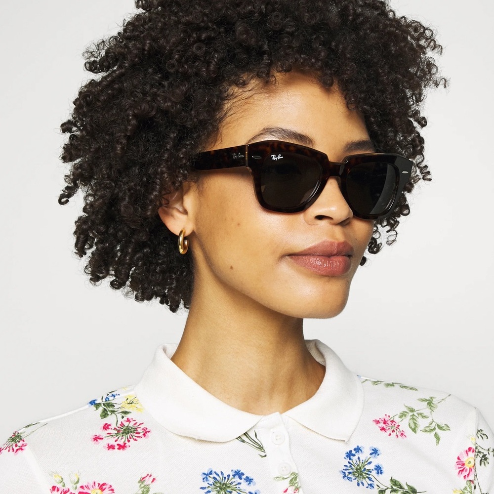 Ray-Ban State Street Women’s Fashion Sunglasses RB2186 Brown Tortoise Grey Smoke - Picture 8 of 10